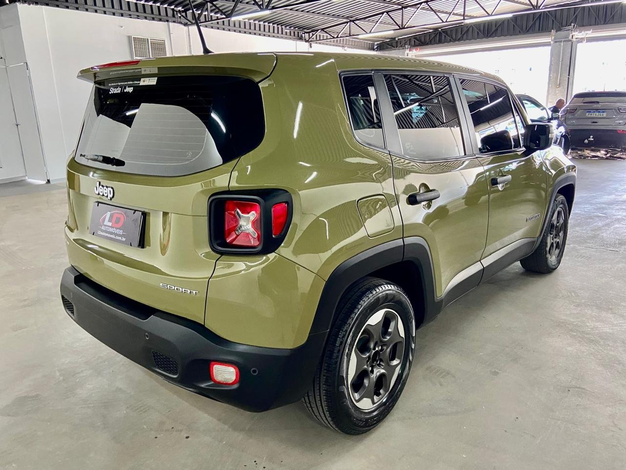 Jeep Renegade Sport 1.8, flex, 4 x 2 manual.