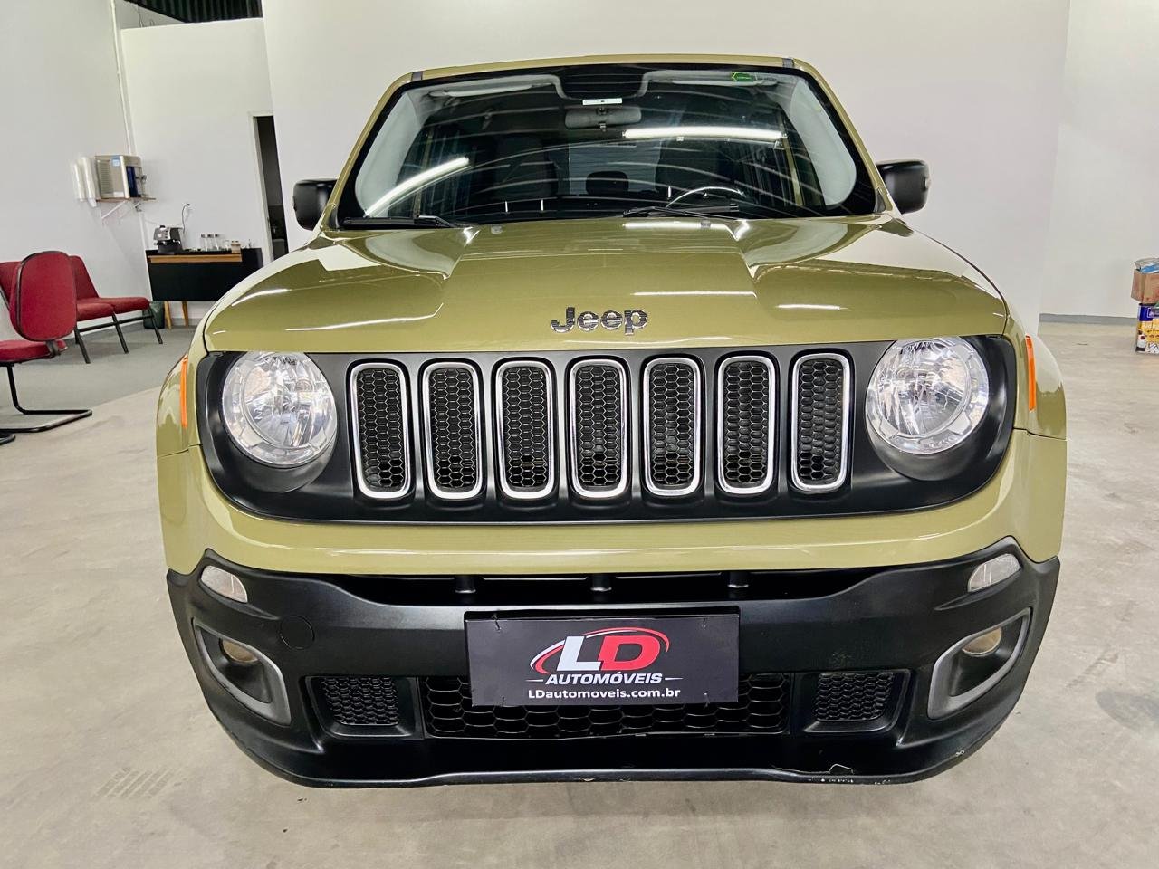 Jeep Renegade Sport 1.8, flex, 4 x 2 manual.