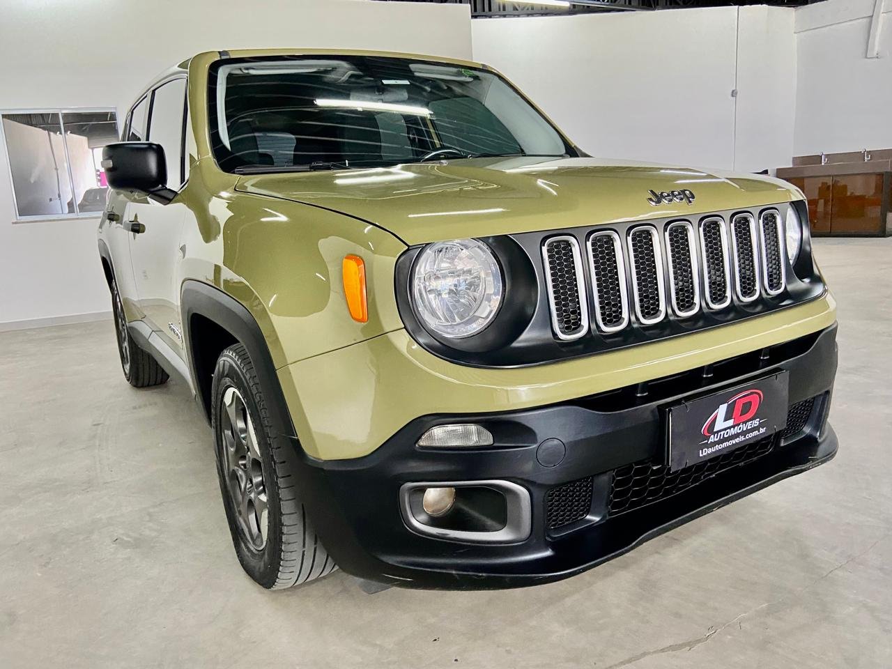 Jeep Renegade Sport 1.8, flex, 4 x 2 manual.