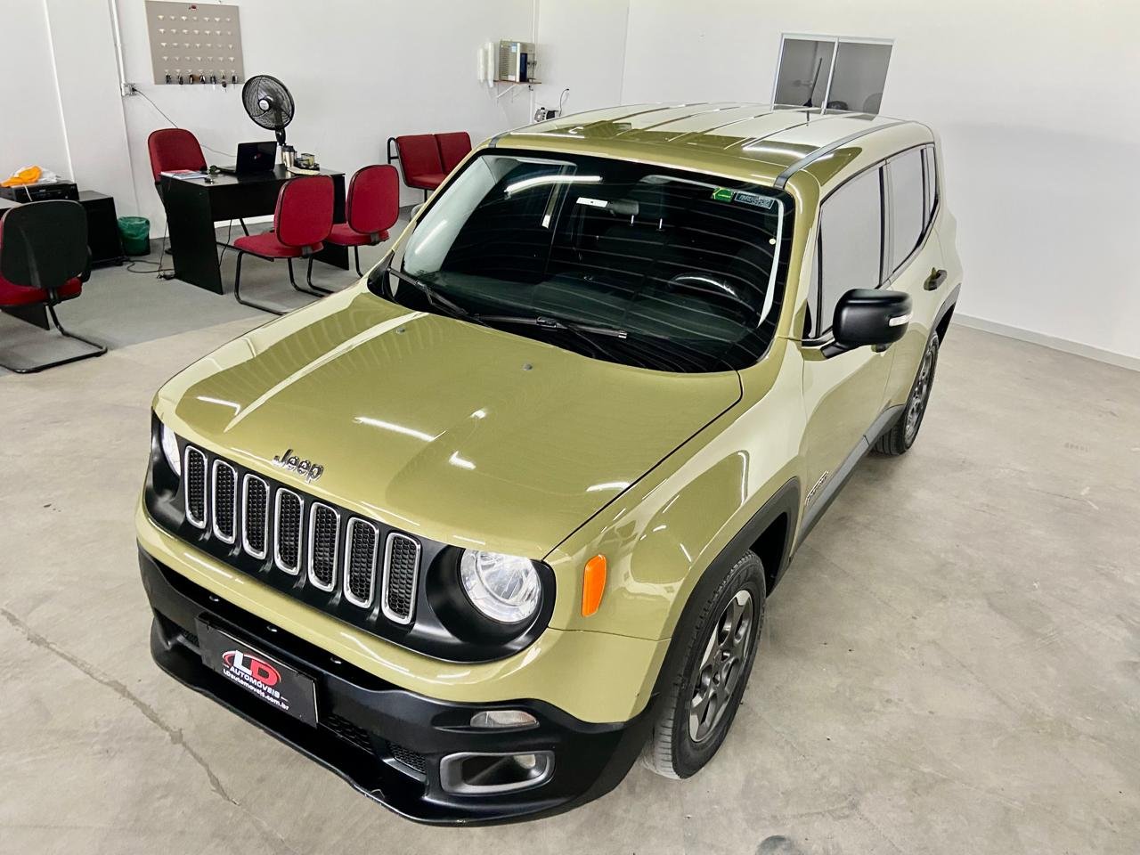 Jeep Renegade Sport 1.8, flex, 4 x 2 manual.