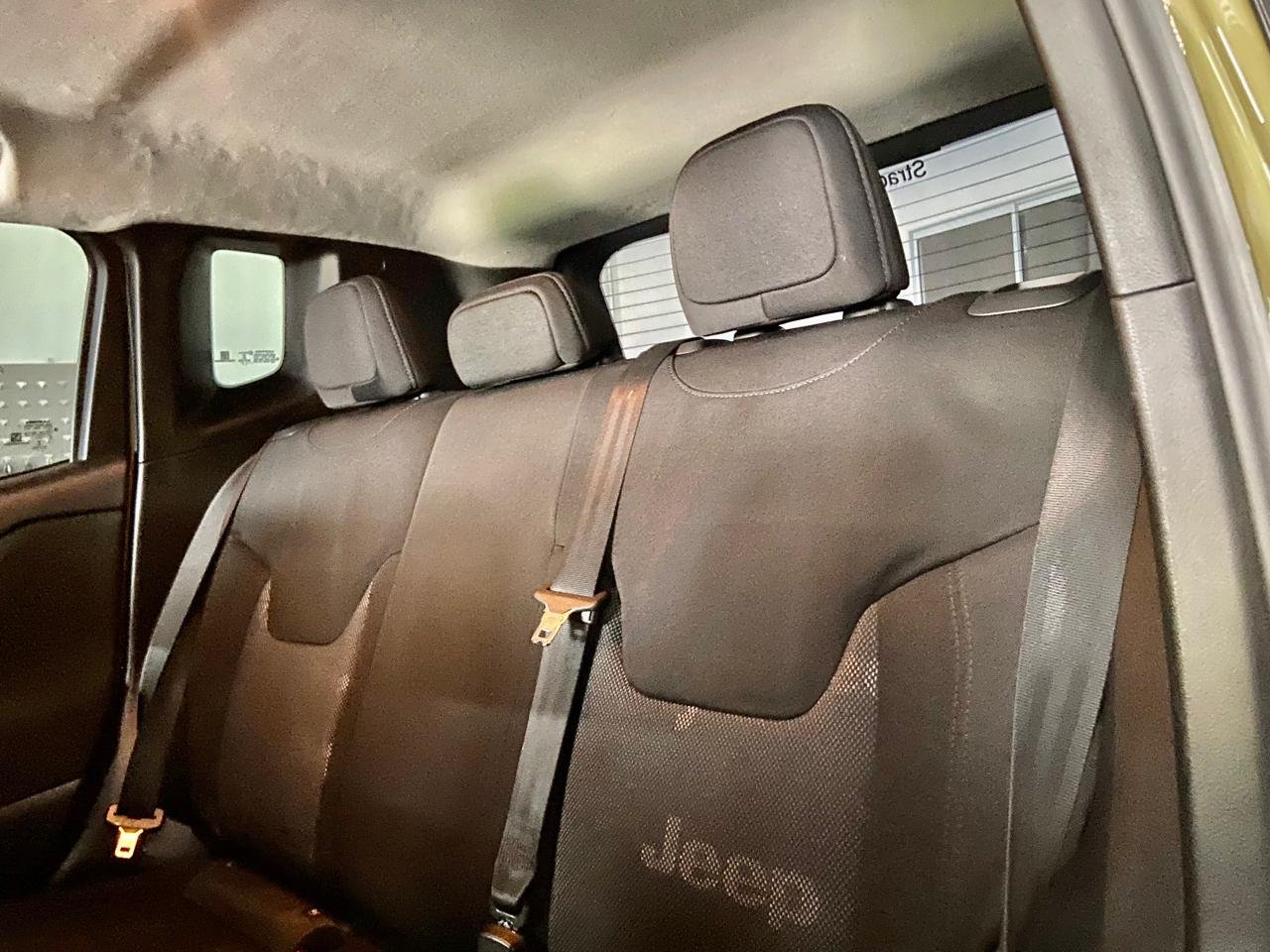 Jeep Renegade Sport 1.8, flex, 4 x 2 manual.