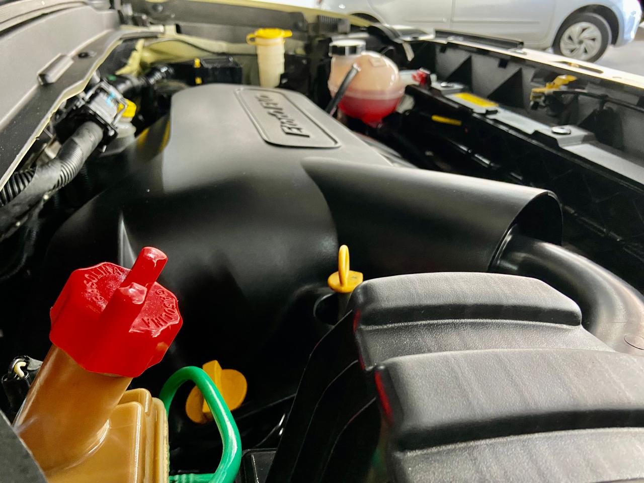 Jeep Renegade Sport 1.8, flex, 4 x 2 manual.