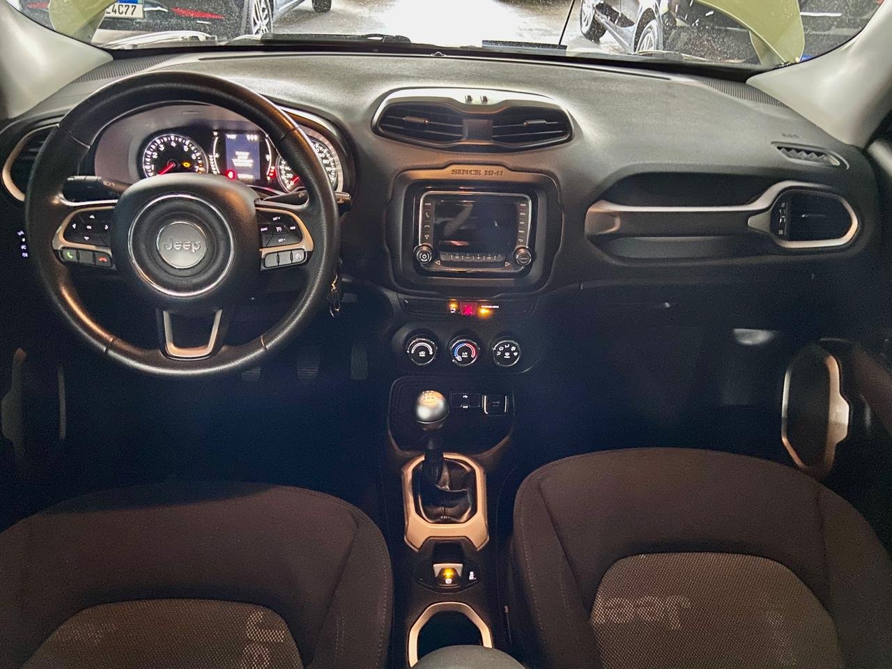 Jeep Renegade Sport 1.8, flex, 4 x 2 manual.